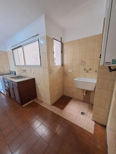 Departamento En Venta 2 Dormitorios Con Balcón. Centro. Sobre Vélez Sarfield