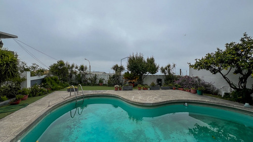 Encantadora Casa Con Diseño Clásico Y Vista Al Mar En Viña