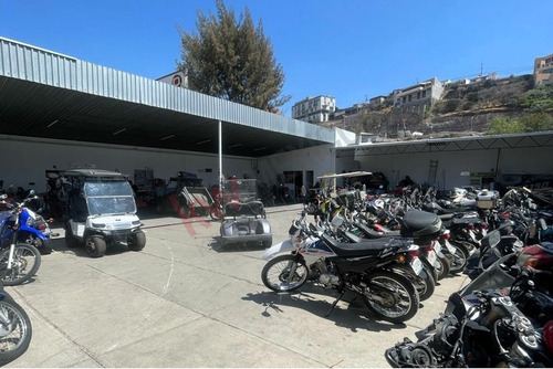 Local Comercial En Renta De 680 M2 Sobre Bernardo Quintana, Querétaro