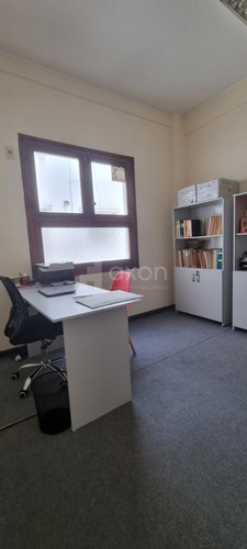 Imagen 7 de 21 de Alquiler De Oficina De Categoria En Ciudad Vieja