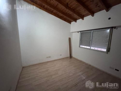 Cañada De Gómez Al 1700. Ph En Dúplex De 3 Amb Con Patio Y Dos Baños.