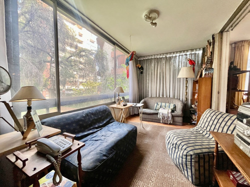 Amplio Departamento Con Excelente Ubicación En Providencia