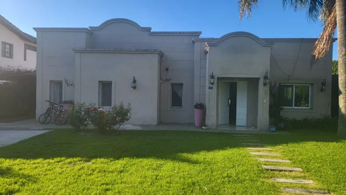 Casa 4 Ambientes En Alquiler Con Pileta, Ubicado En Pilar Country Mapuche.