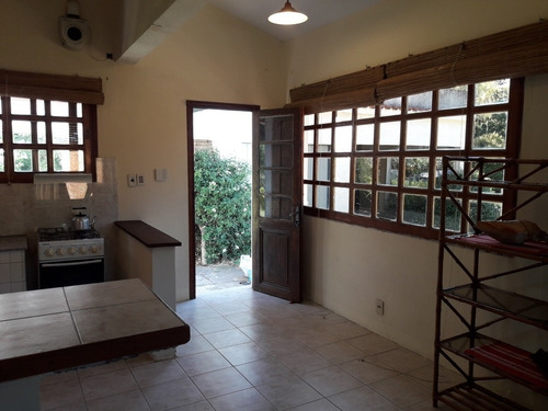 Casa De 2 Dormitorios Con Parque Y Parrillero