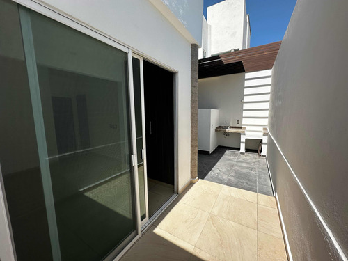 Venta Céntrica Con 5 R Y 4 B Roof Garden Y Alberca