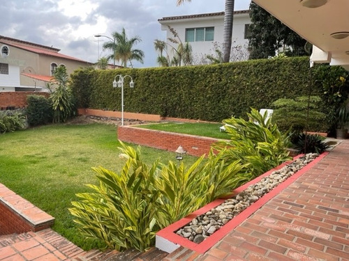 Imagen 3 de 30 de Se Vende Casa 750m2 7h+2s/8b+2s/2p Prados Del Este 0005