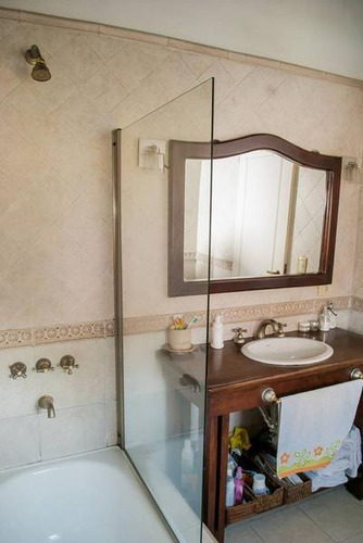 Hermosa Casa Súper Cómoda Y Espaciosa, Con Cochera, Pileta, Jardín Y Parrilla!