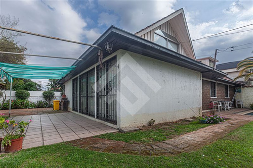 Casa En Venta De 5 Dorm. Con Piscina En Las Condes
