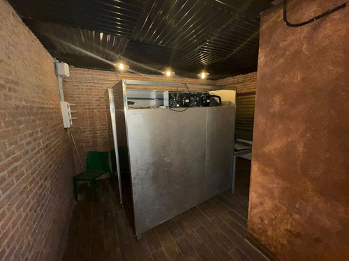 Local De Comida Equipado 230 M2 Últiles