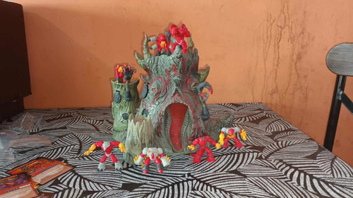 Imagen 4 de 4 de Muñeco Gormiti Pueblo Del Volcán + Playset