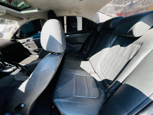 Volkswagen Jetta 2.0 Comfortline Flex 4p Automática