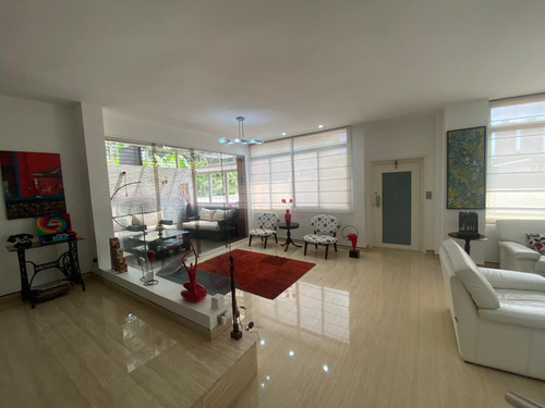 Town House En Venta. Urb. Santa Eduvigis