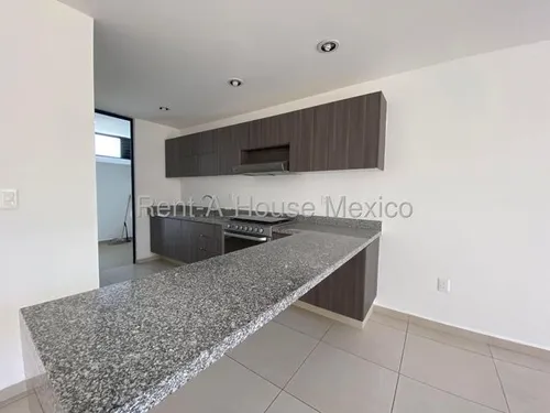 Casa Con Amenidades Y 3 Recámaras - Altos De Juriquilla. Renta
