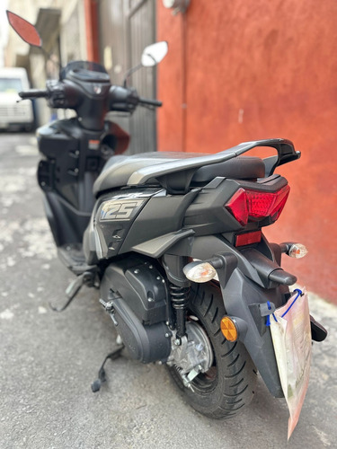 Yamaha Ray Zr 125 2025 Color Negra Con 9000 Km En Excelentes