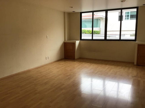 Casa En Renta En Providencia Con Recamara Principal En Planta Baja En Frente De Town Square