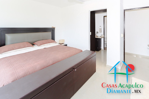 Cad Lobayan 303. Terraza Con Vista Parcial Al Mar