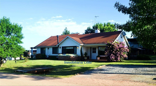 Casa De 3 Dormitorios En Colinas De Carrasco