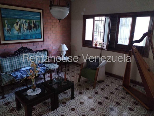 Rz Vende Imagina Tu Vida En Esta Casa Tranquila Con La Conveniencia De Centros Comerciales Cerca. 25-8837 May3