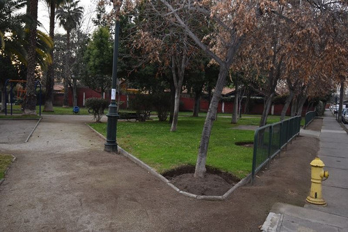 Casa En Venta De 5 Dorm. En Las Condes