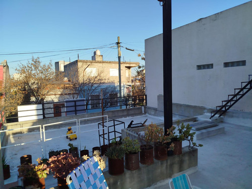Casa En Venta - 2 Dormitorios 3 Baños - Cochera - 143mts2 - Villa Ballester