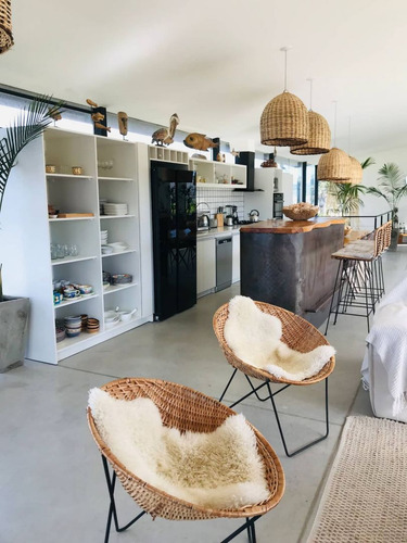 Casa En Alquiler Por Temporada De 3 Dormitorios En Punta Piedras (ref: Bpv-6853)