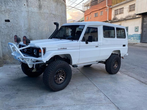 Imagen 1 de 9 de Toyota Machito Long Van