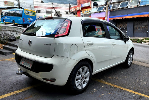 Imagem 12 de 13 de Fiat Punto Attractive 1.4 - Ano 2013 - Flex - Branco - Som