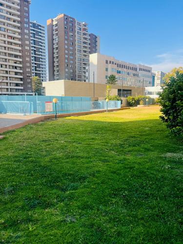 Arriendo Cómodo Y Amplio Departamento. Metro Vicente Valdés.