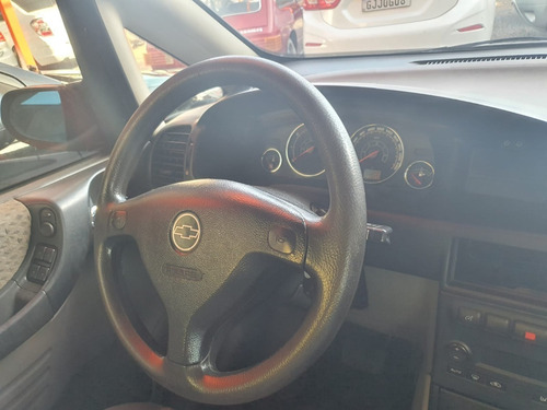 Imagem 2 de 6 de Zafira