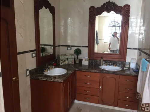 Medellin Venta De Espectacular Casa Con Diseño Y Ubicación Inmejorable