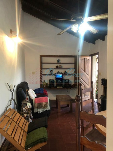 Imagen 10 de 16 de Linda Casa En Entorno Agradable, Excelente Para Vivir Todo El Año, Cuenta Con 3 Dormitorios, Living Comedor Cocina, Parrillero Sin Techar Y Garage.