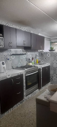 Apartamento En Venta, Los Teques Urb. Simón Bolivar 18$ Mil