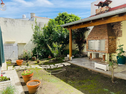 Casa Con Local Y Garage - Amplio Jardin Con Parilla 
