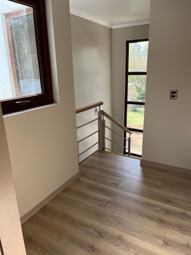 Casa En Arriendo De 4 Dorm. En Pucón
