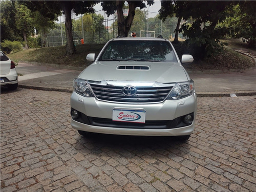 Toyota Hilux SW4 3.0 SRV 4X4 7 LUGARES 16V TURBO INTERCOOLER DIESEL 4P AUTOMÁTICO