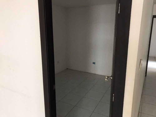 Imagen 5 de 9 de Casa De Dos Pisos, Son Dos Departamentos Más Terrasa