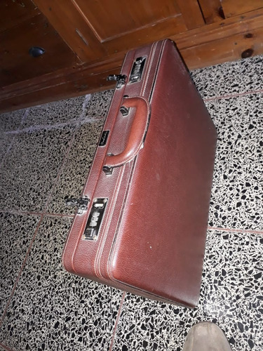 Attached . Portafolio Simil Cuero Pierre Cardin . Usado