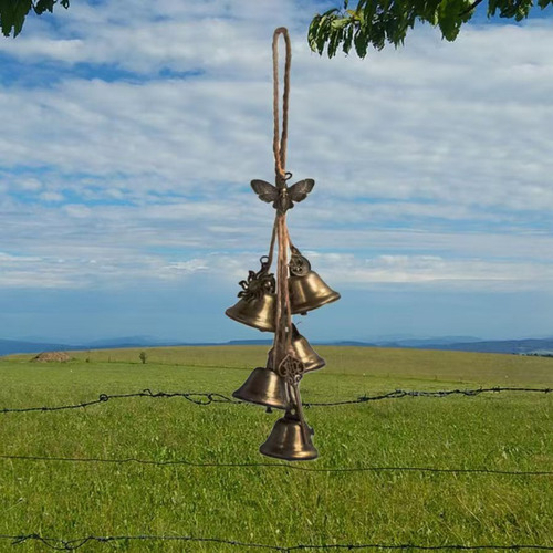 Las Campanillas Colgadas En La Puerta Simbolizan Protección