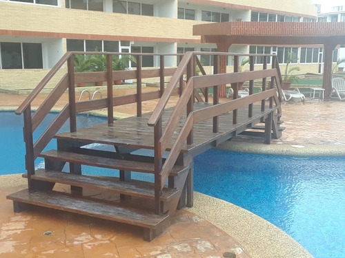 Apartamento En Residencias Vincenzo, Urbanizacion Costa Azul Ic-00158