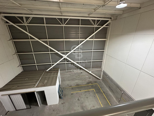 Bodega Con Oficina | Lampa