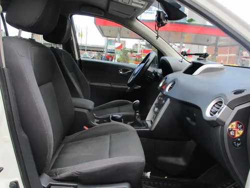 Renault Koleos DYNAMIQUE 4X4 2500CC MT AA