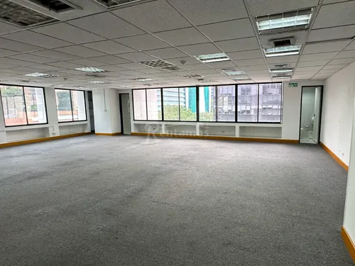 Oficina En Arriendo En El Poblado. Cod A775949