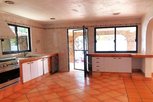 En Renta Casa De 1 Nivel En Zona Norte De Cuernavaca Privada, Jardín, Sótano Y Espacio Extra