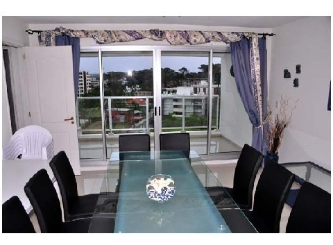 Apartamento En Alquiler Por Temporada De 3 Dormitorios En Playa Mansa