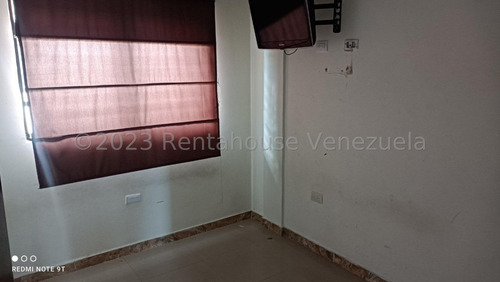 Maria Elena Latouche Vende Hermoso Townhouse . Conjunto Cerrado, Cuenta Con Pozo, Planta Eléctrica A Gas. Mels 23-33278. Visitela Excelente Inversión