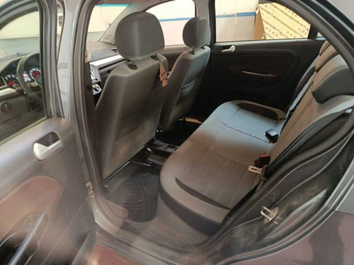 Volkswagen Voyage 1.6L MT Highline - 74 kW/101 CV