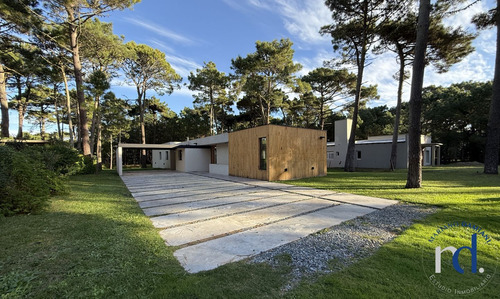 Casa En Venta 3 Dormitorios En Pinamar En Barrio Álamos