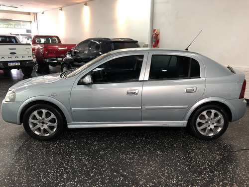 Imagen 4 de 15 de Chevrolet Astra