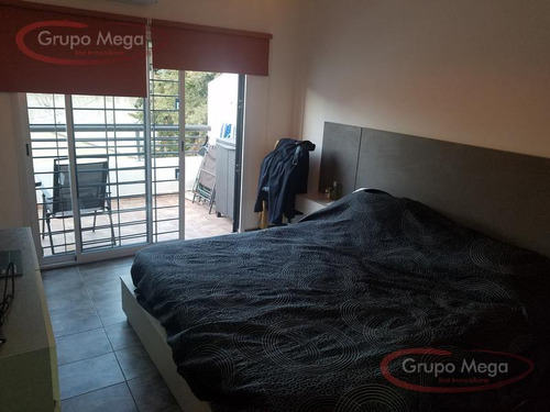 Hermoso Ph En Duplex De 2 Ambientes, Primer Piso Por Escalera. Contrafrente. Sin Expensas