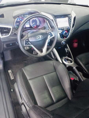 Imagem 11 de 15 de Hyundai Veloster 2013